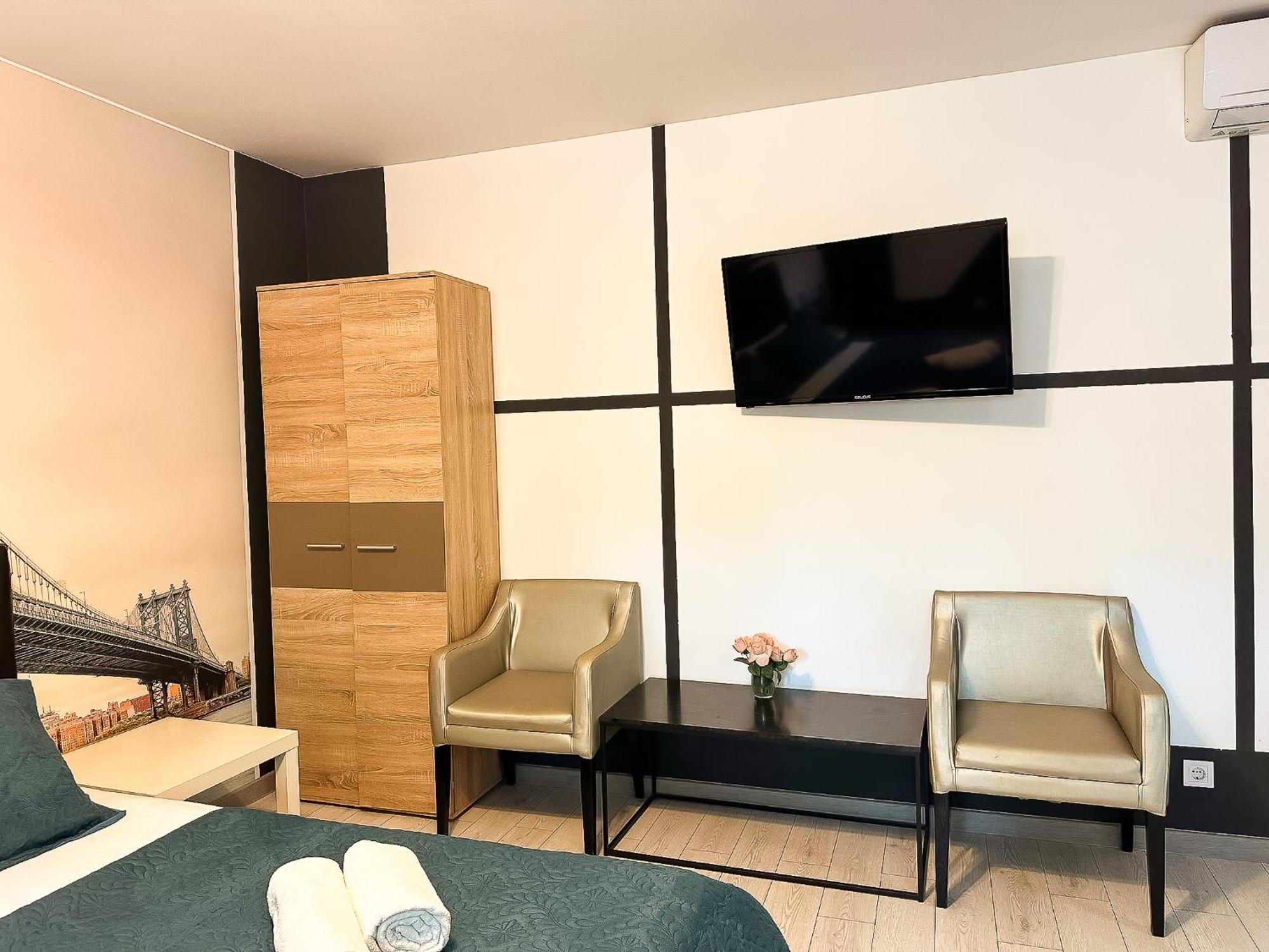 The Bridge - Central Studio With Free Parking Craiova Exteriör bild