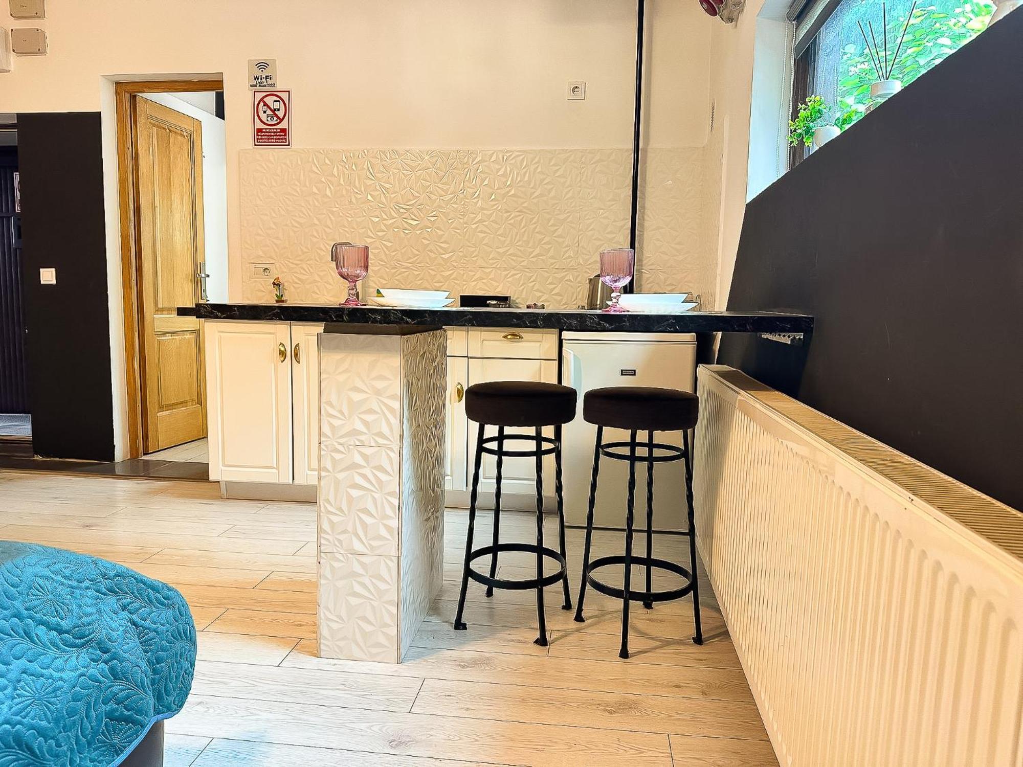 The Bridge - Central Studio With Free Parking Craiova Exteriör bild