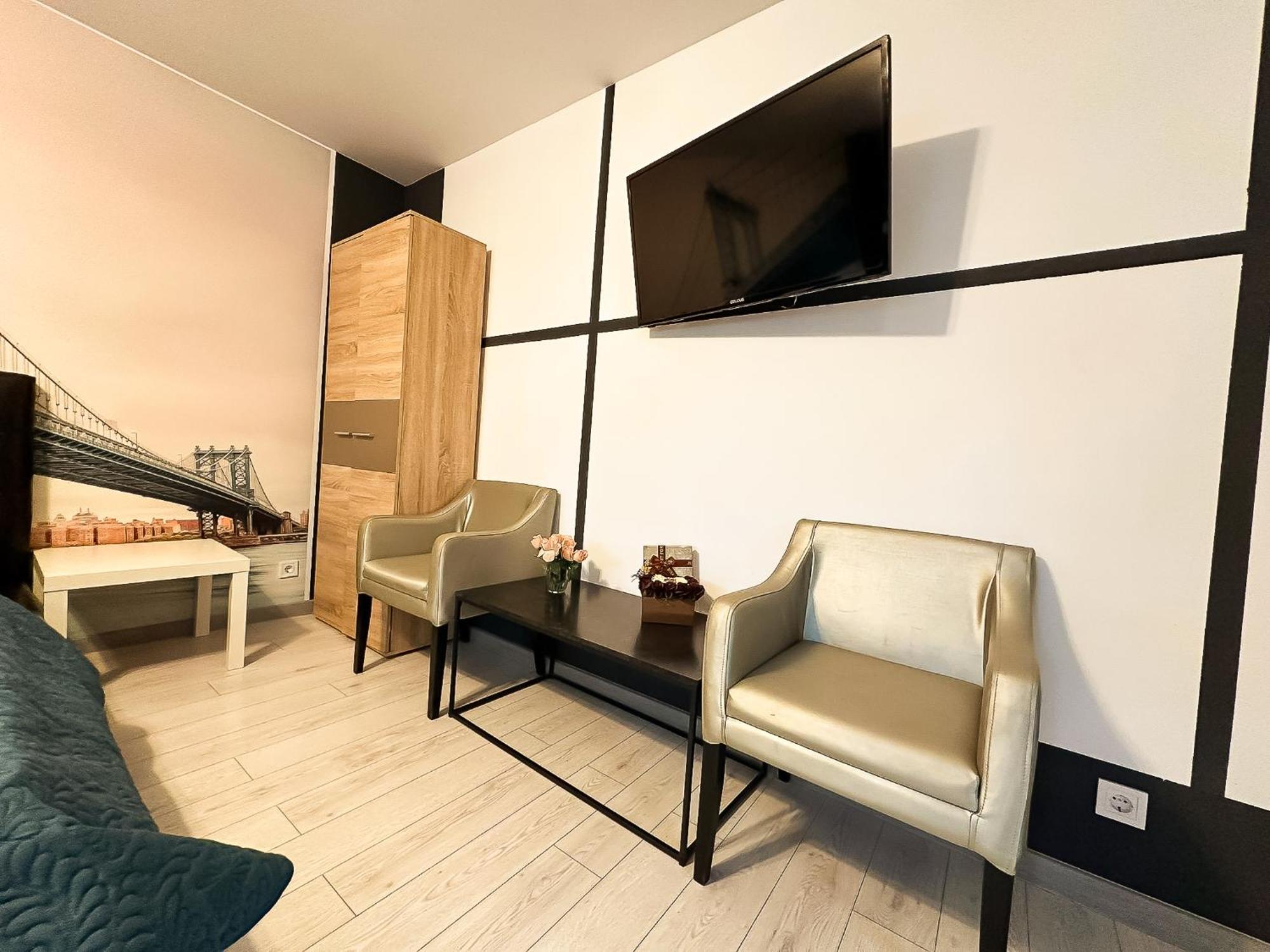 The Bridge - Central Studio With Free Parking Craiova Exteriör bild